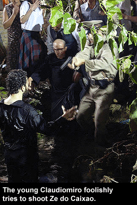 Claudiomiro tries to shoot Ze do Caixao.