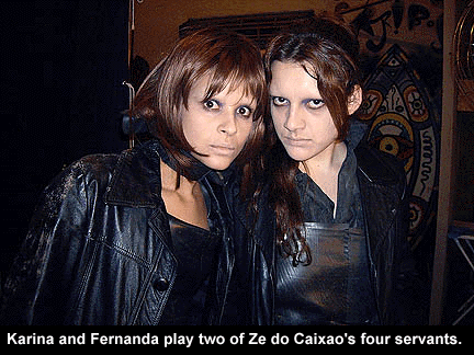 Ze's girl servants.